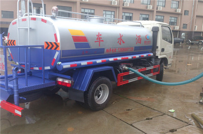 龍巖5噸灑水車價格分析及工地灑水車應(yīng)用指南